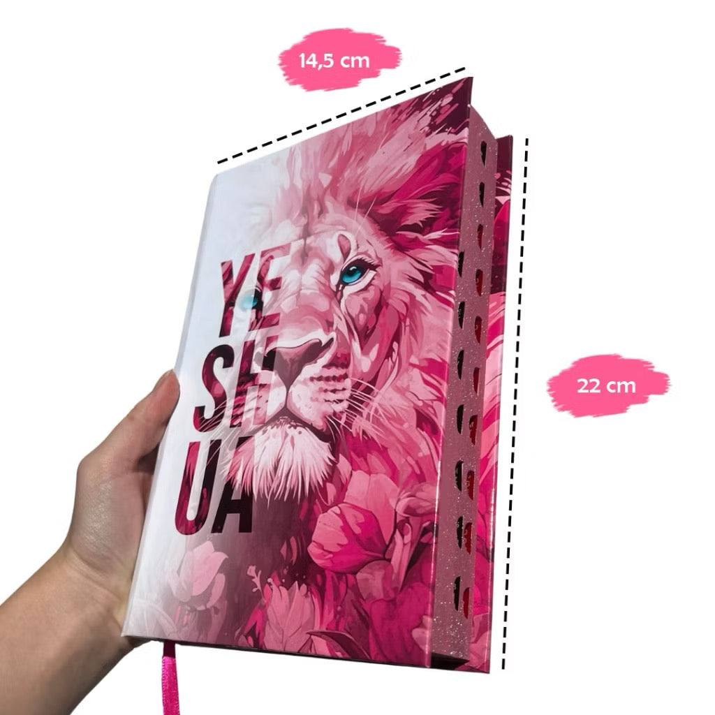 Bíblia Sagrada Feminina Leão Yeshua (Jesus) Rosa Capa Dura Com Harpa e Índice LETRA MÉDIA Versão ARC