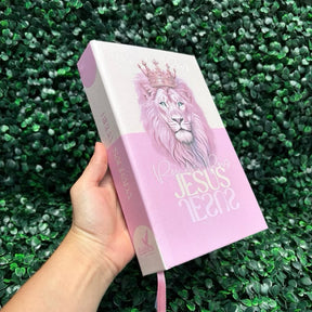 Bíblia Sagrada Rei dos Reis Rosa Feminina LETRA HIPER GIGANTE Jesus Evangélica Com Harpa Índice ARC