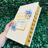Bíblia Sagrada Feminina Capa Dura Com Harpa e Índice LETRA MÉDIA Versão ARC Dourada Flores