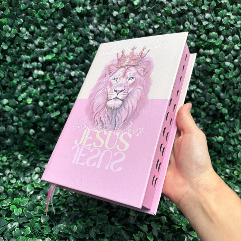 Bíblia Sagrada Leão Jesus Rei dos Reis Rosa Capa Dura Com Harpa Índice LETRA MÉDIA ARC Evangélica